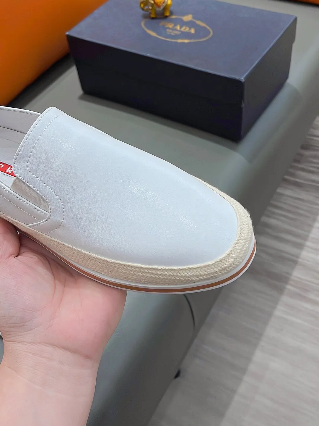 Men's shoes PRADA "Prada" P420 Regular size: 38-44 (slip-on shoes) Product materials: Selected cowhide upper, soft sheepskin foot pads, original factory special outsole.